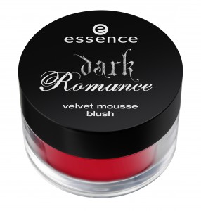 ess. Dark Romance Velvet Mousse Blush 01