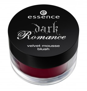 ess. Dark Romance Velvet Mousse Blush 02